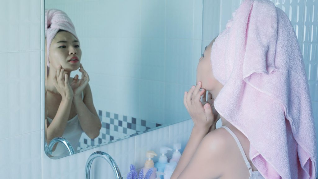 Treat your acne or skin blemishes with the help of our doctors.